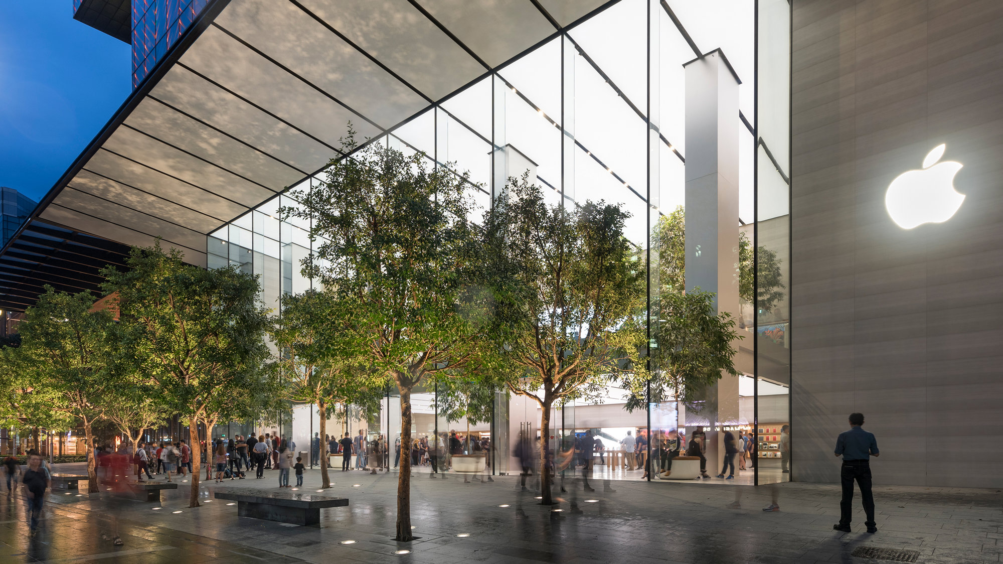 Apple Orchard Road – The First Apple Flagship In Singapore Opens