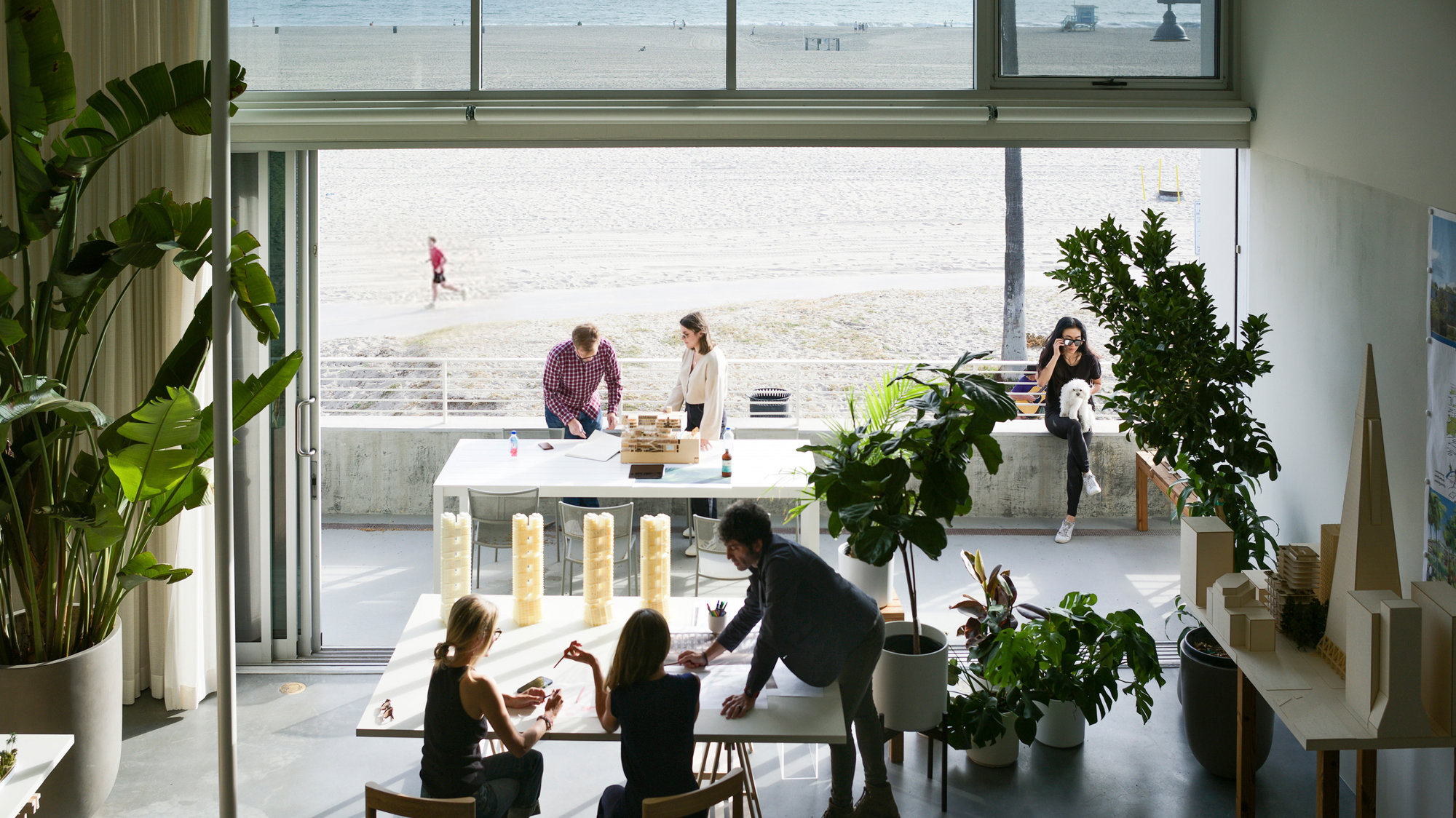 Foster + Partners Opens Oceanfront Los Angeles Studio