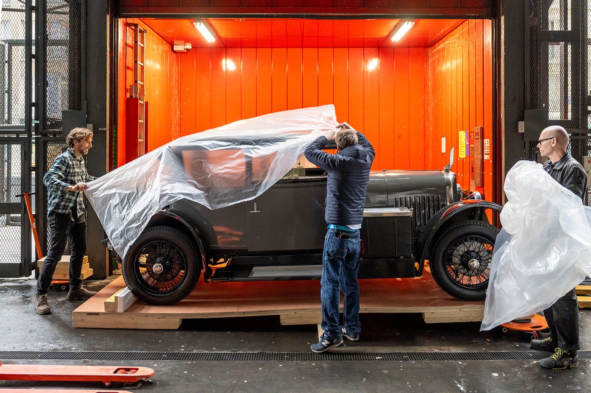 The Voisin C7 Lumineuse being moved into the Centre Pompidou's red service lift, the day after the glider and the Dymaxion arrived. Norman Foster tracked this car down to the actual model owned by Le Corbusier, which featured in photographs of his works in the 1920s.