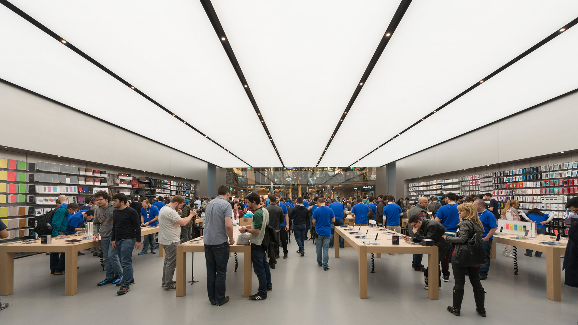 Apple Store Zorlu Center - Istanbul / Turkey, Açılışından b…