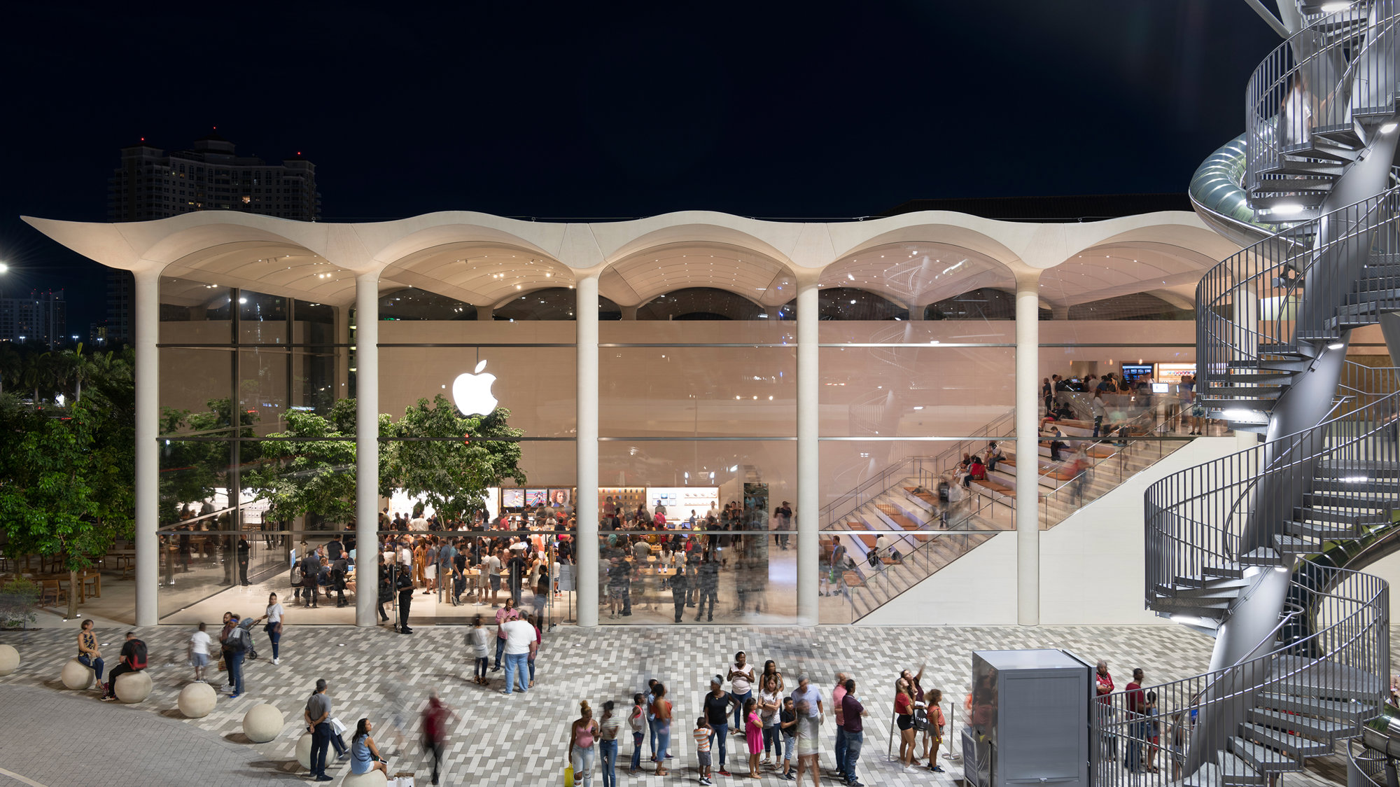 Apple Aventura Creates A New Social Focus For Miami