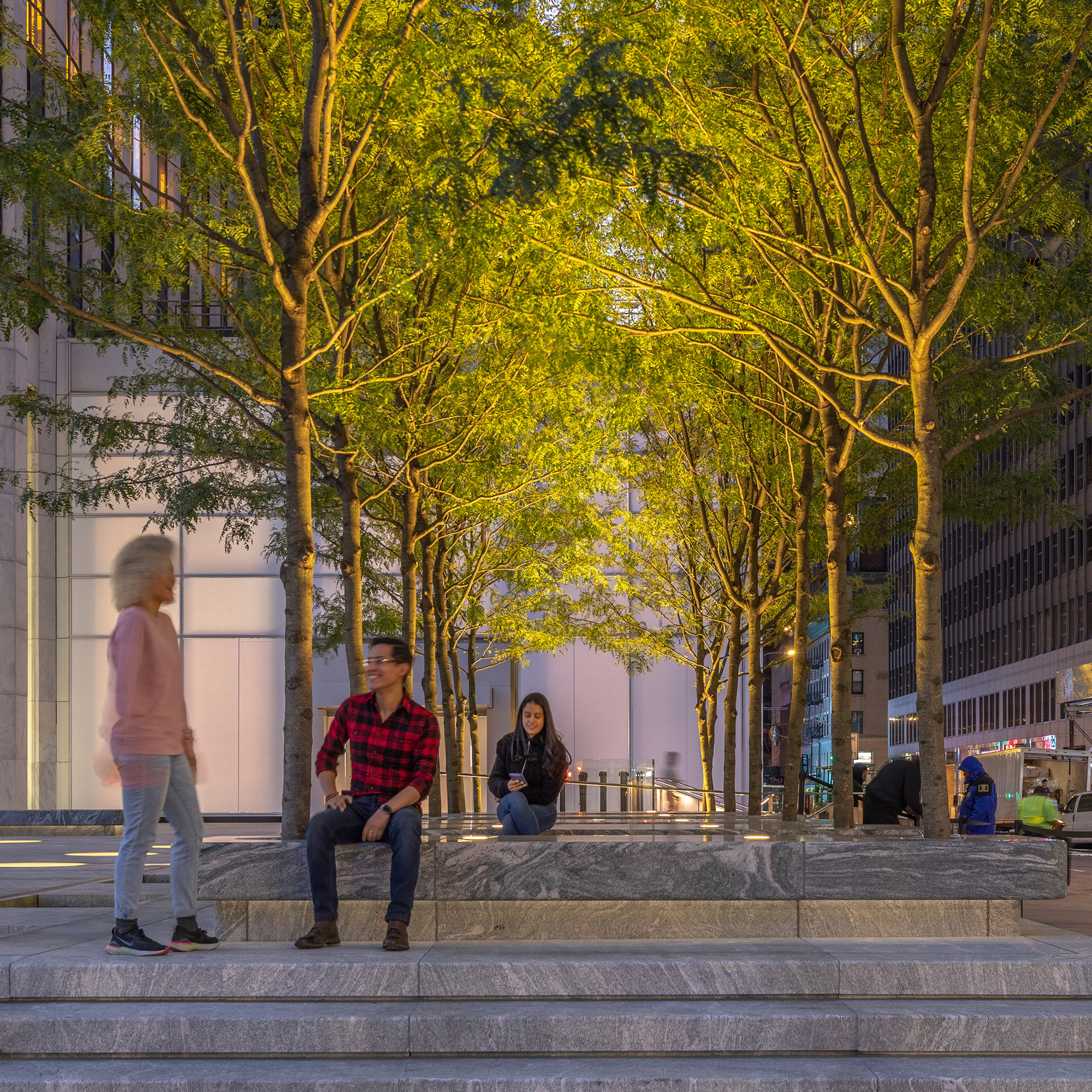 Foster + Partners restores iconic glass Apple Fifth Avenue