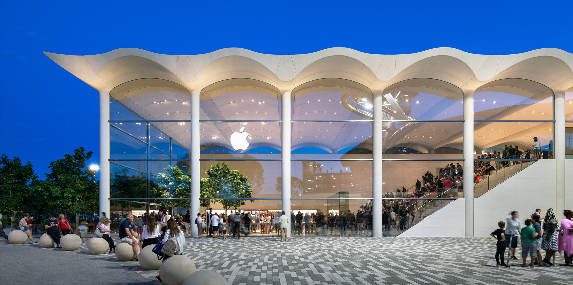 Apple Aventura Creates A New Social Focus For Miami