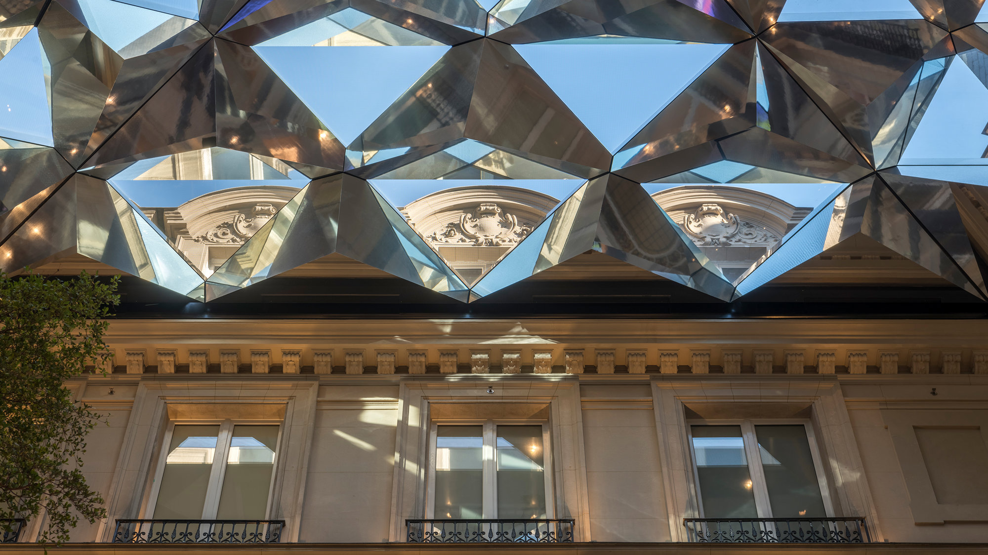 Apple Champs-élysées Pays Tribute To Paris’ Rich History