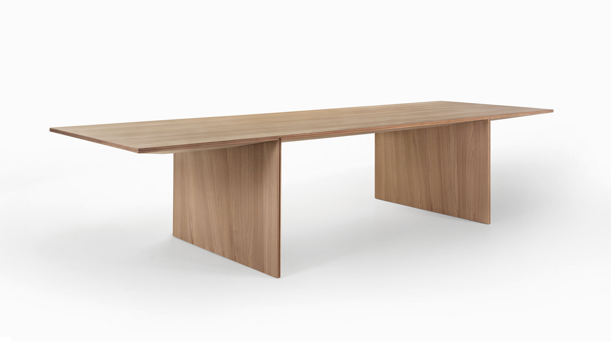 Molteni Launches ‘Ava’ Modular Timber Table