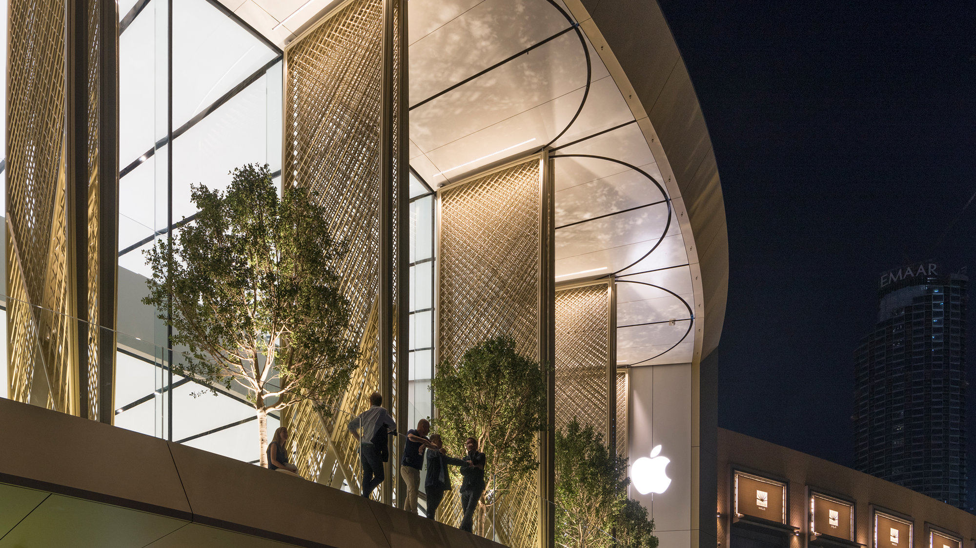 Apple Dubai Mall With One Of The World’s Largest Kinetic Art Installations Opens To Visitors