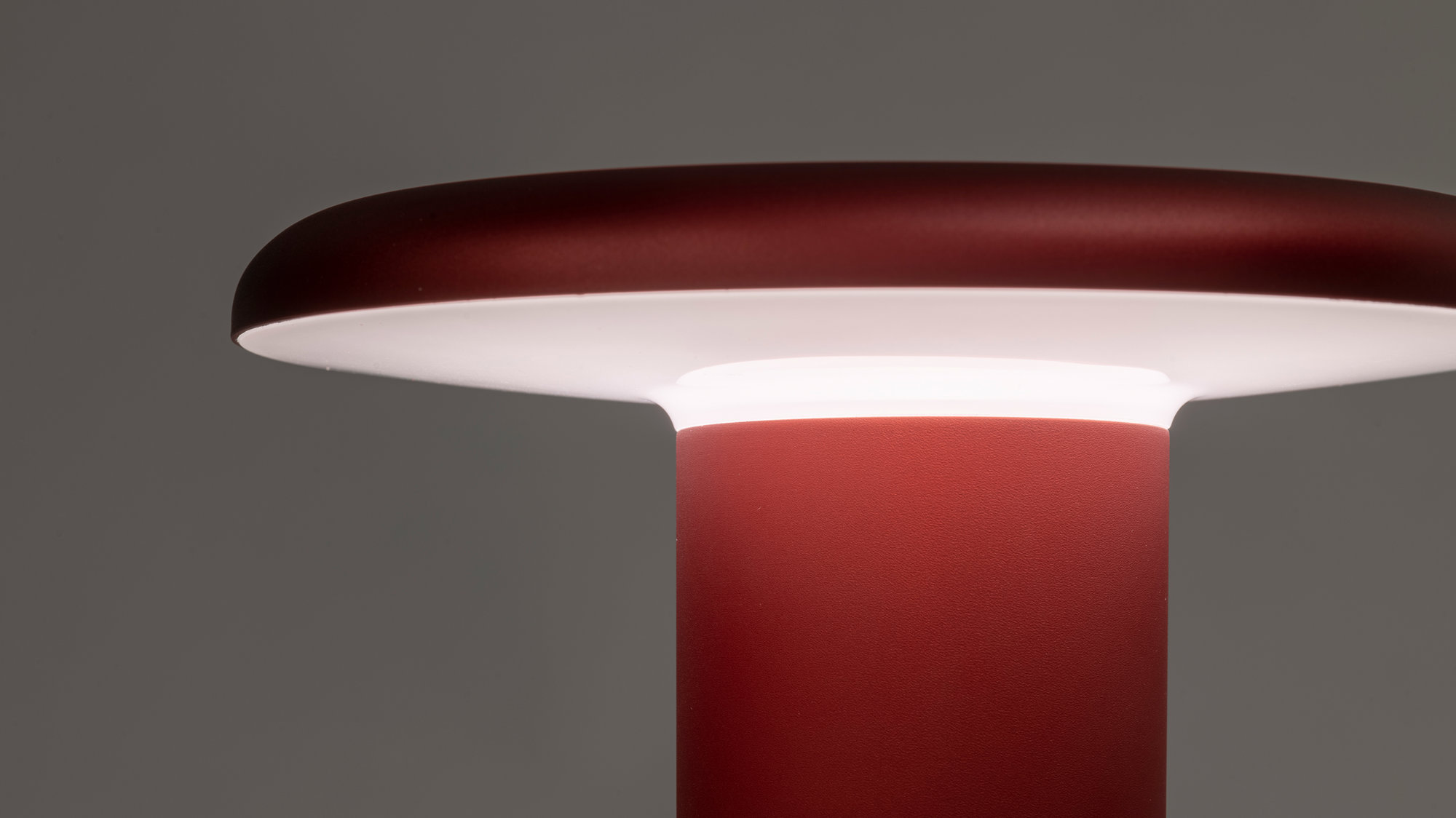Artemide Takku – A Versatile, Battery-powered Lamp Launches At Milan Design Week 2021