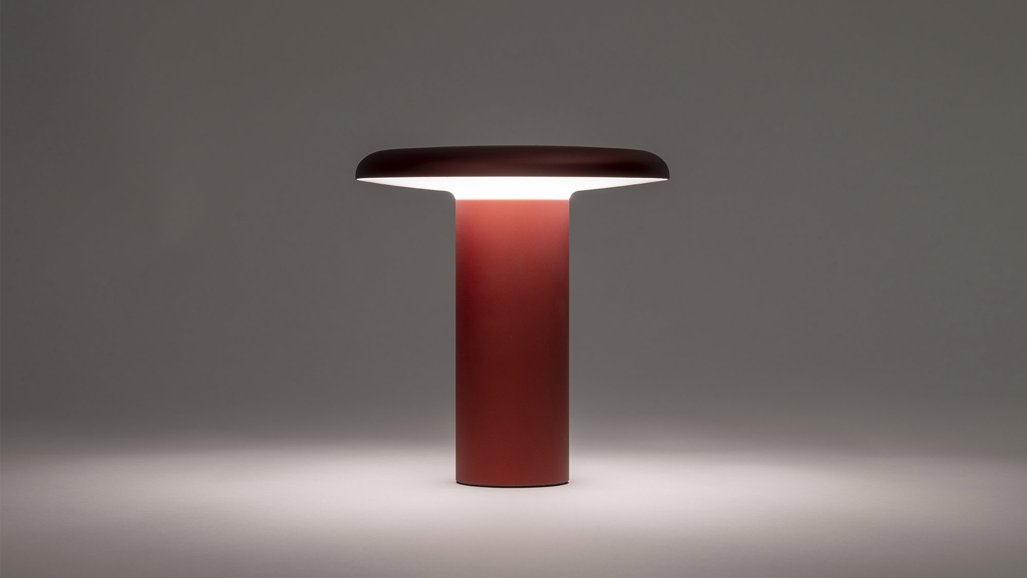 Artemide Takku – A Versatile, Battery-powered Lamp Launches At Milan Design Week 2021