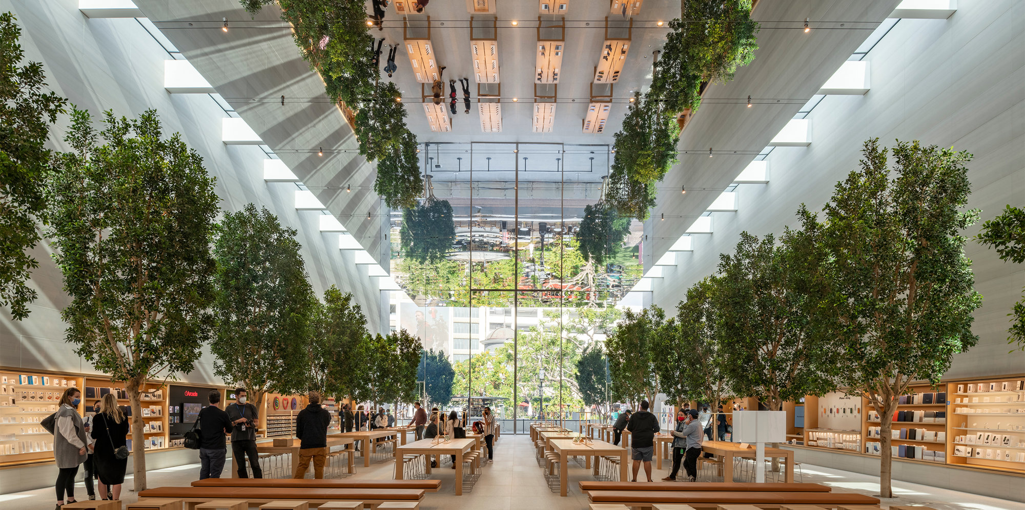 Apple At The Grove – A Dynamic Hall Of Illusions That Captures The Vitality Of Los Angeles