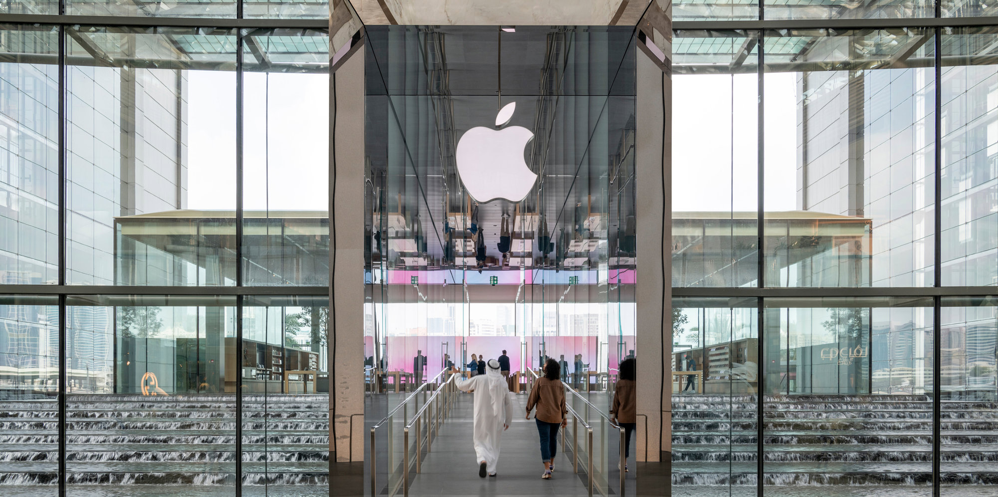 Apple Al Maryah Island Opens In Abu Dhabi