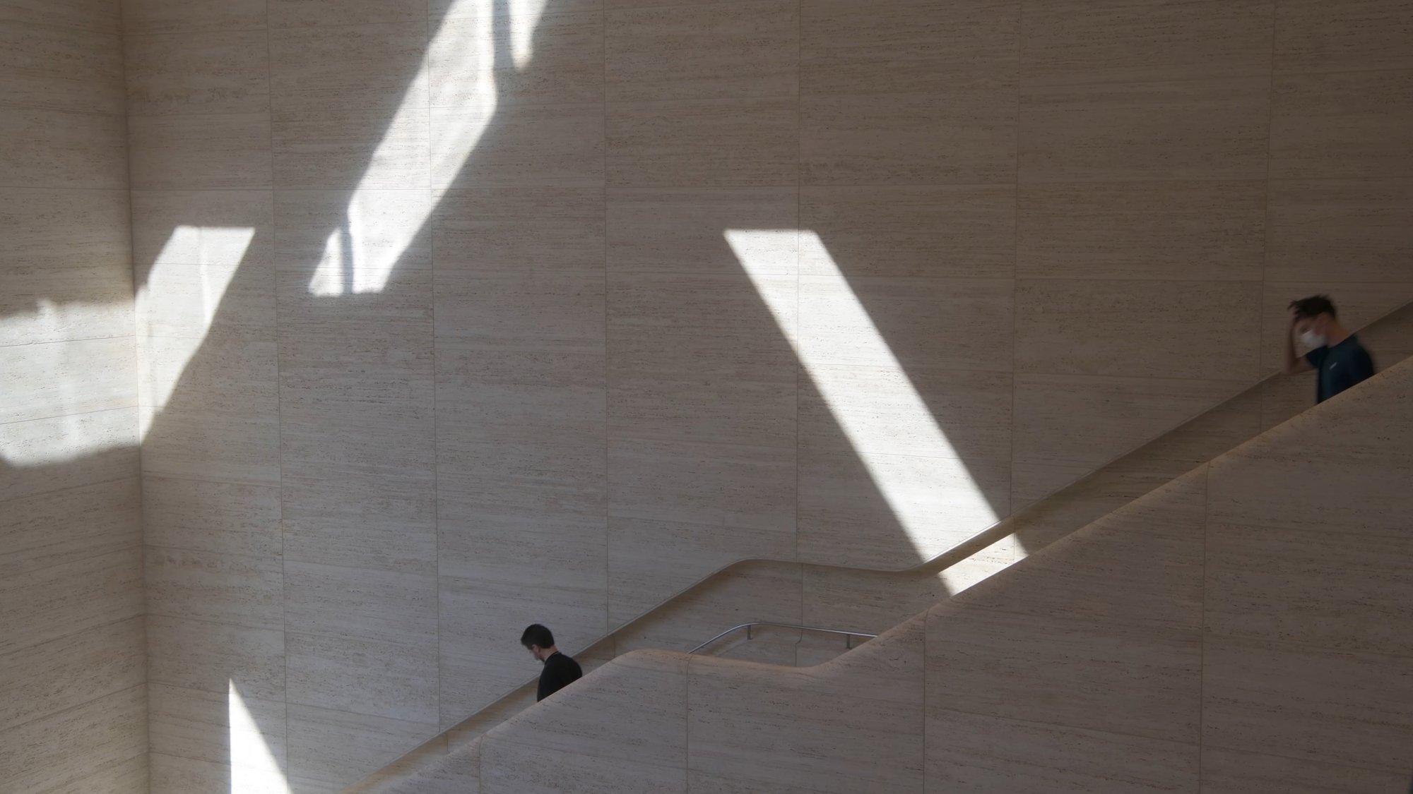 Istanbul’s Apple Bagdat Caddesi Opens