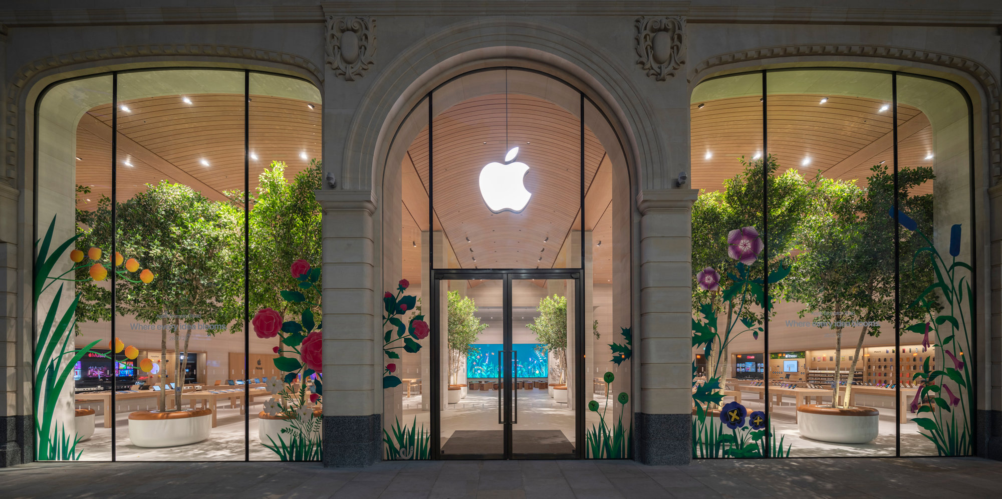 London’s Apple Brompton Road Store Opens To The Public