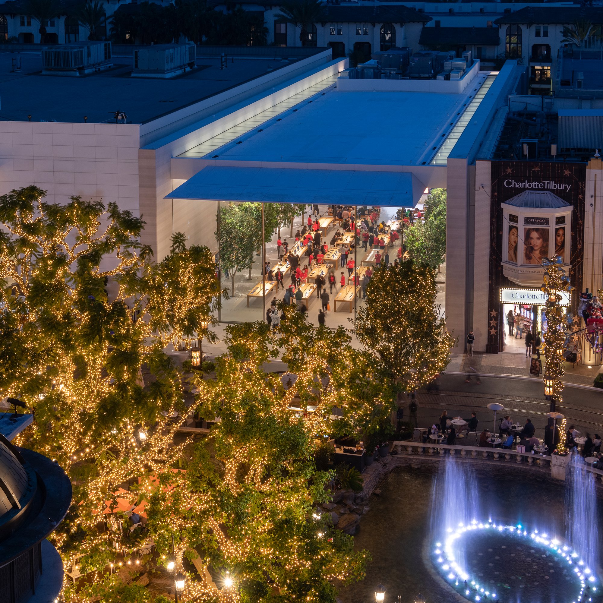 Apple At The Grove – A Dynamic Hall Of Illusions That Captures The Vitality Of Los Angeles