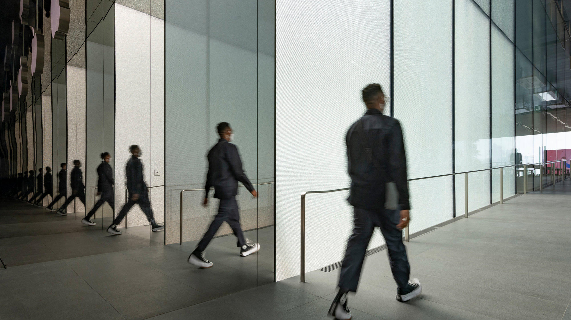 Apple Al Maryah Island Opens In Abu Dhabi