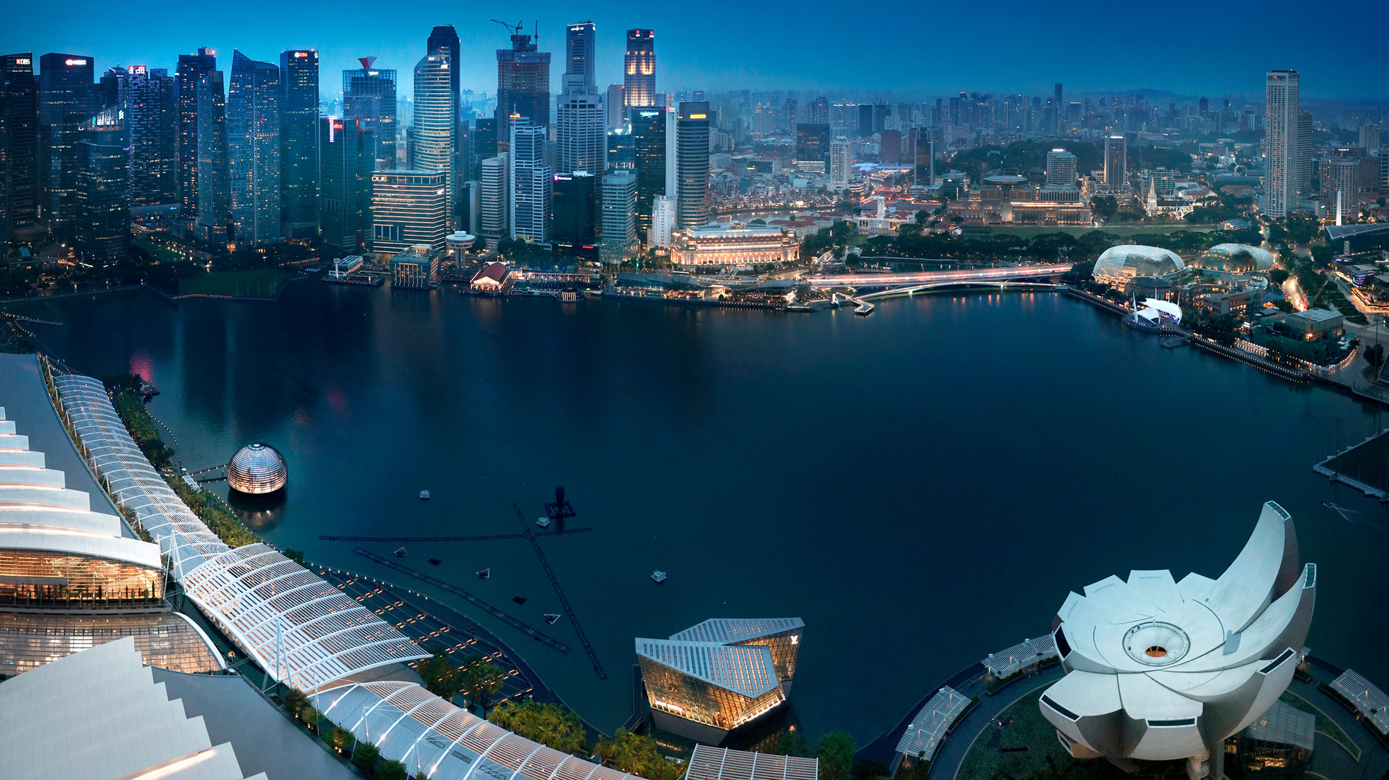 Apple Marina Bay Sands – A New Gemstone On The Singapore Waterfront And A Celebration Of Light