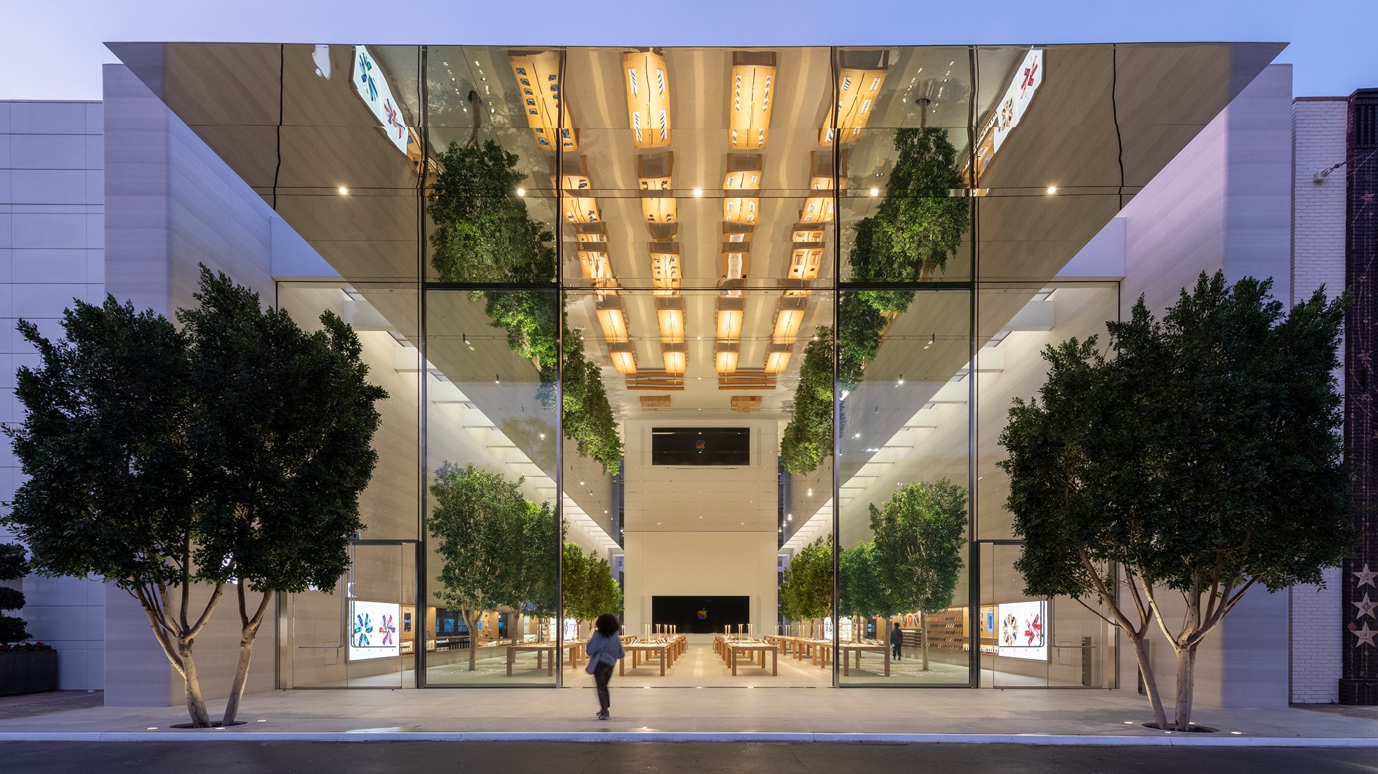 Apple At The Grove – A Dynamic Hall Of Illusions That Captures The Vitality Of Los Angeles