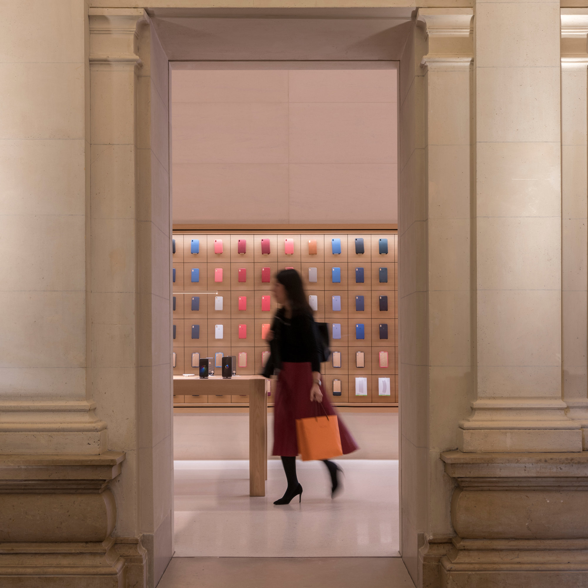 Apple Champs-élysées Pays Tribute To Paris’ Rich History