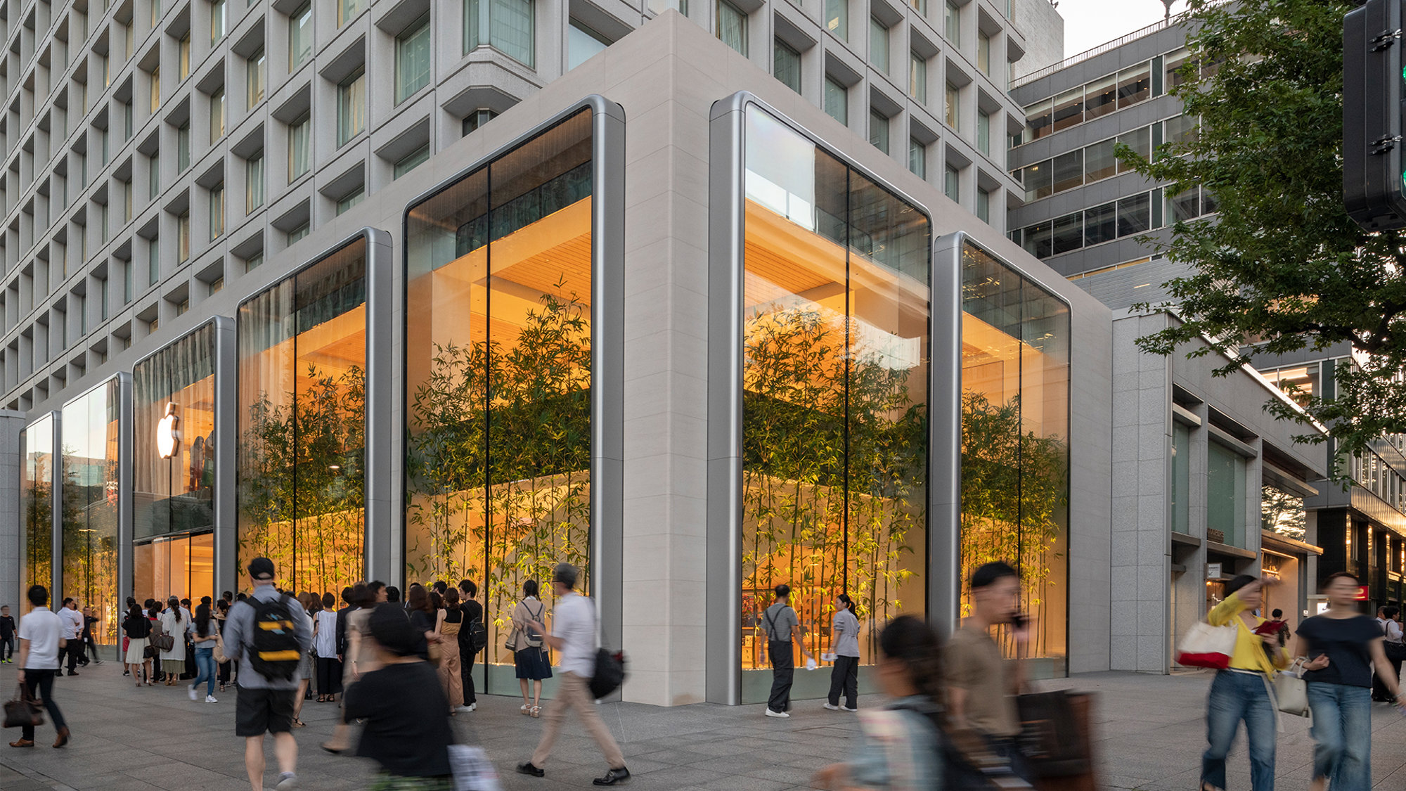 Apple Marunouchi Creates A Restrained Presence In The Heart Of Tokyo