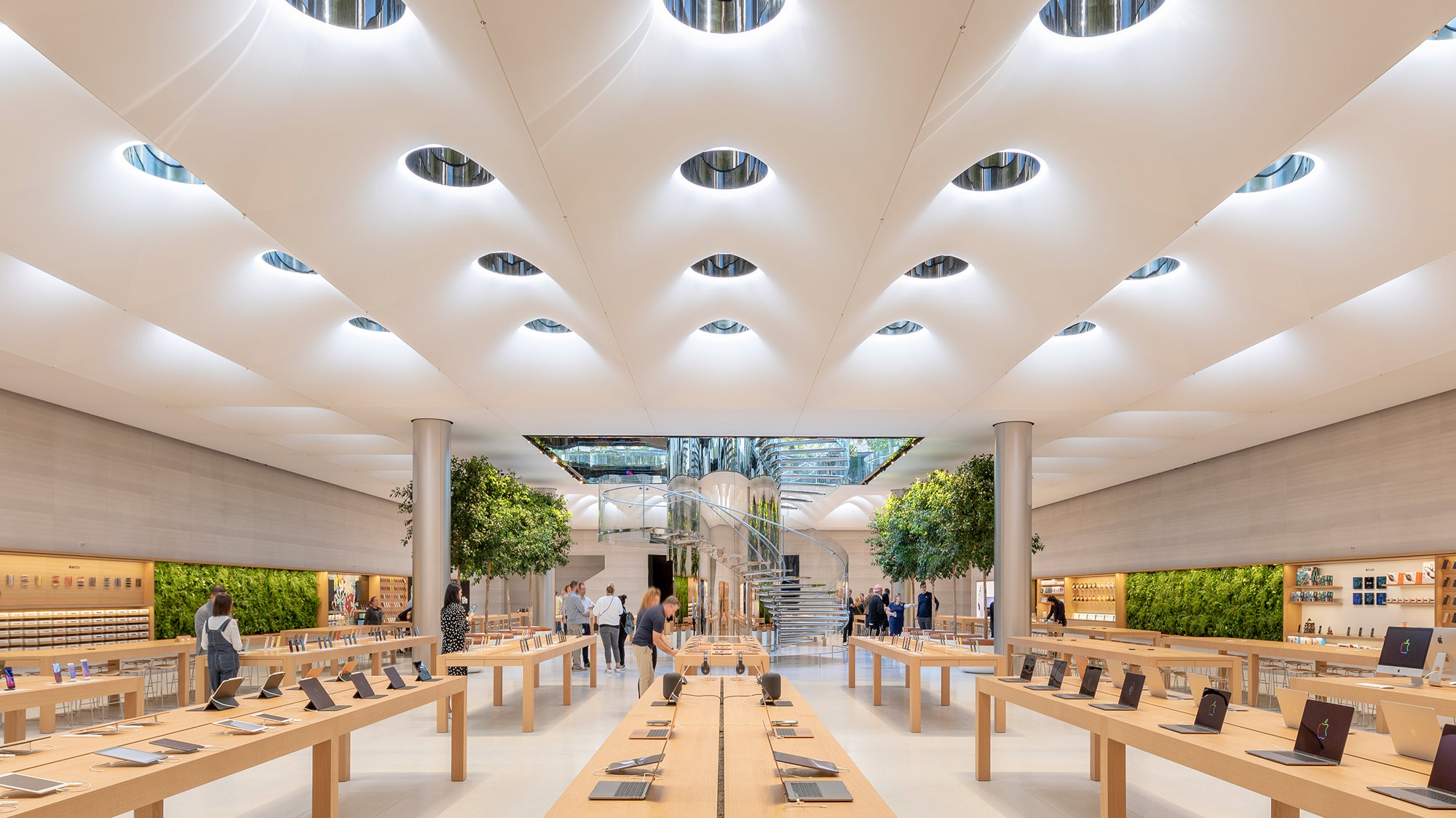 The Flagship Apple Store, NYC 5th Ave. Attractions