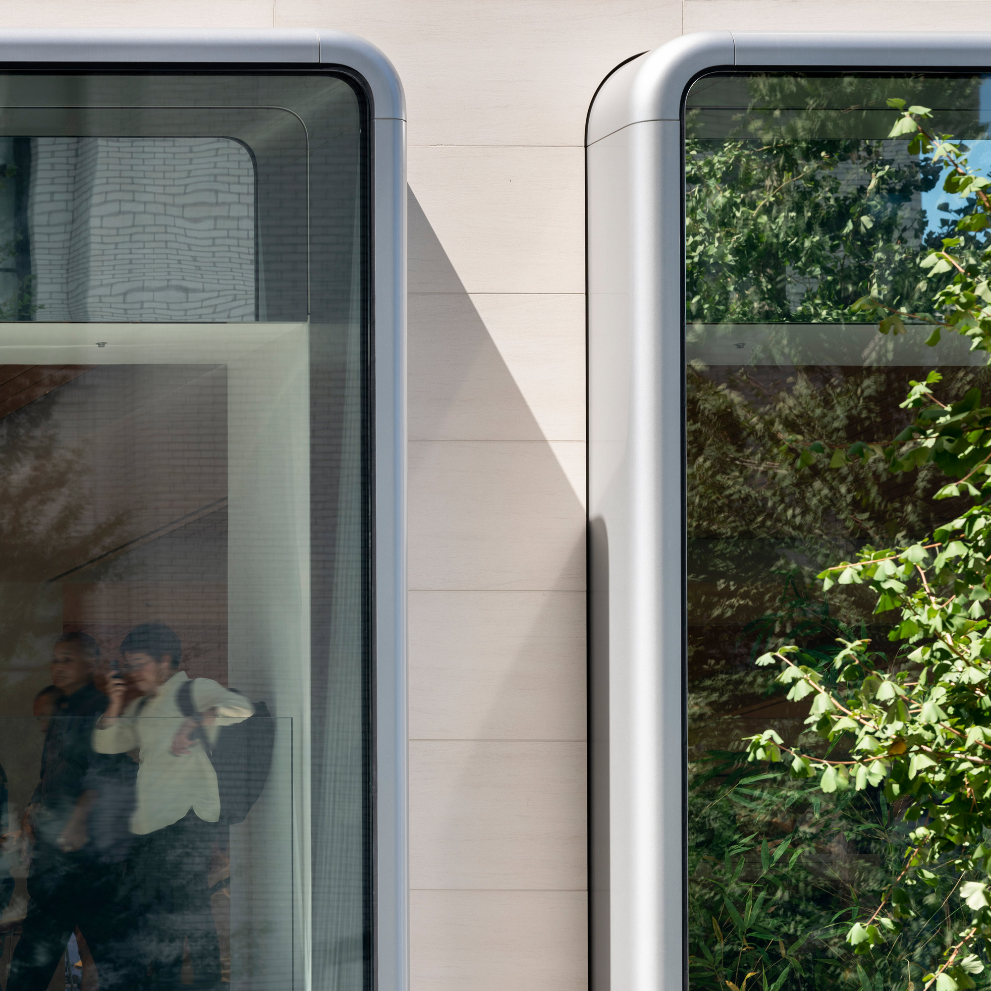 Apple Marunouchi Creates A Restrained Presence In The Heart Of Tokyo