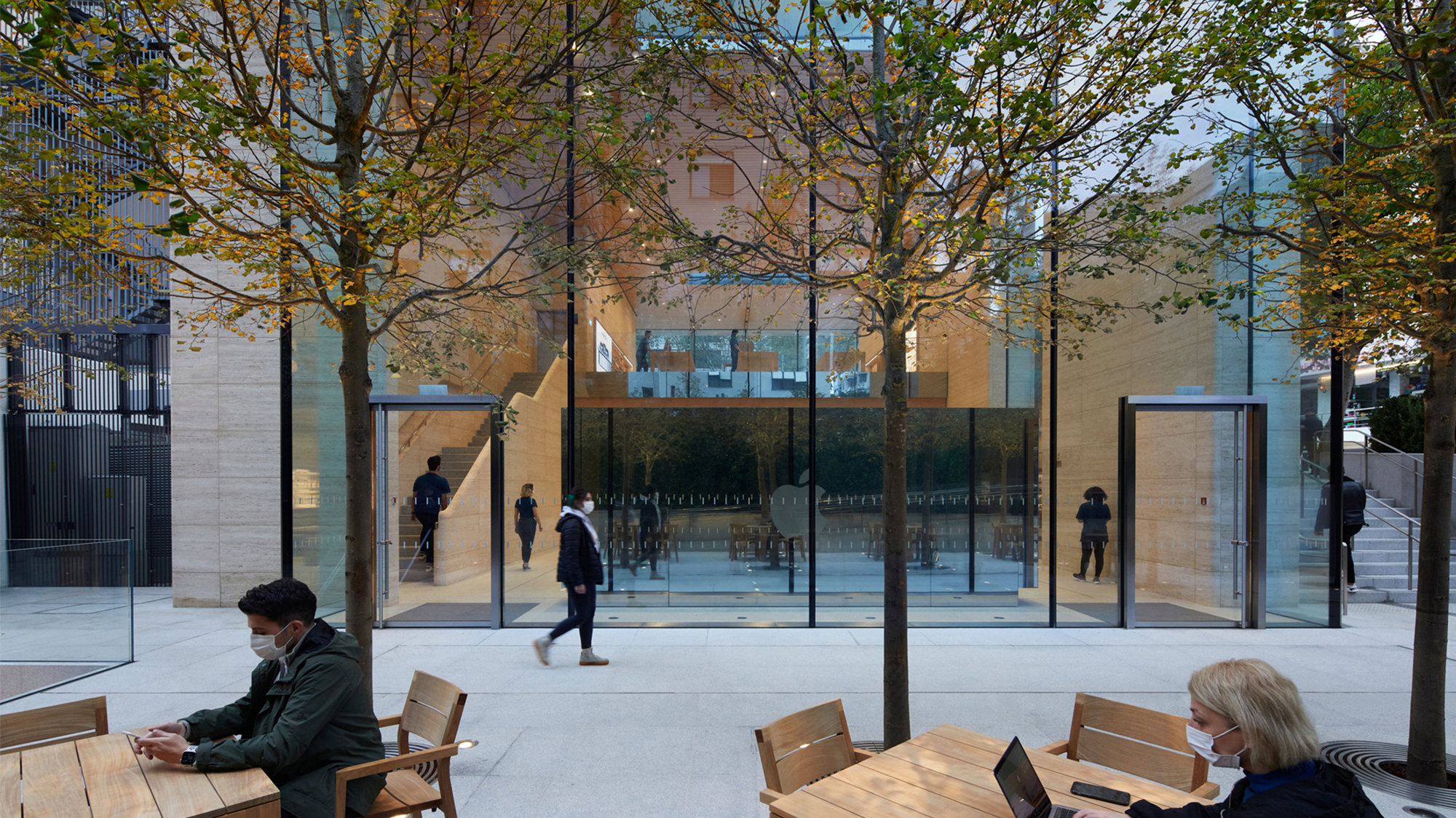 Istanbul’s Apple Bagdat Caddesi Opens