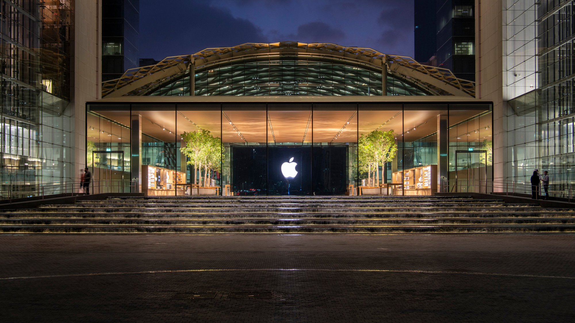Apple Al Maryah Island Opens In Abu Dhabi