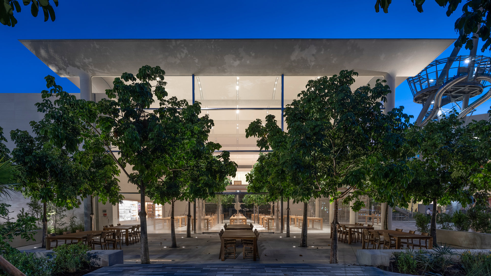 Apple Aventura Creates A New Social Focus For Miami