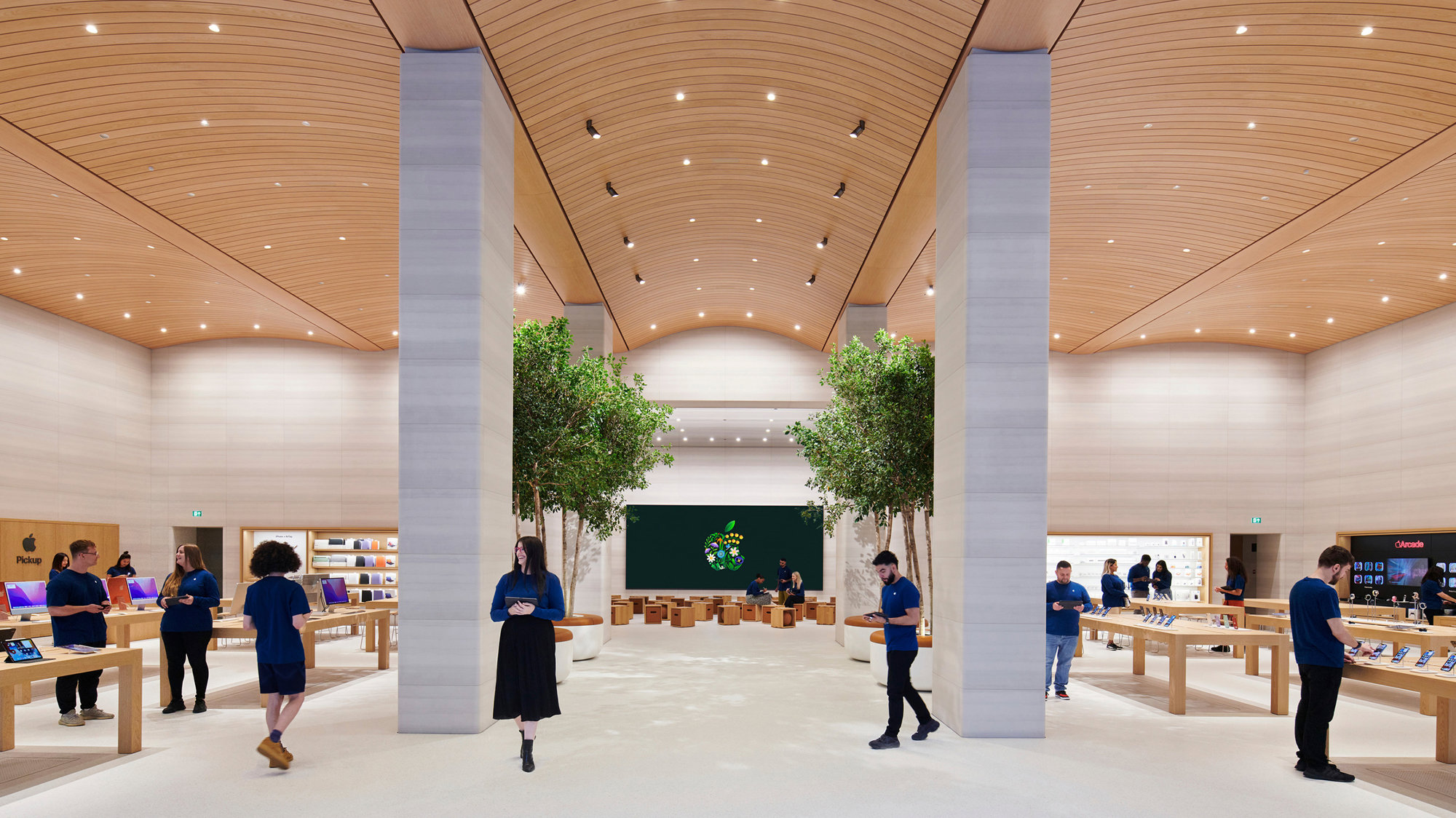 London’s Apple Brompton Road Store Opens To The Public