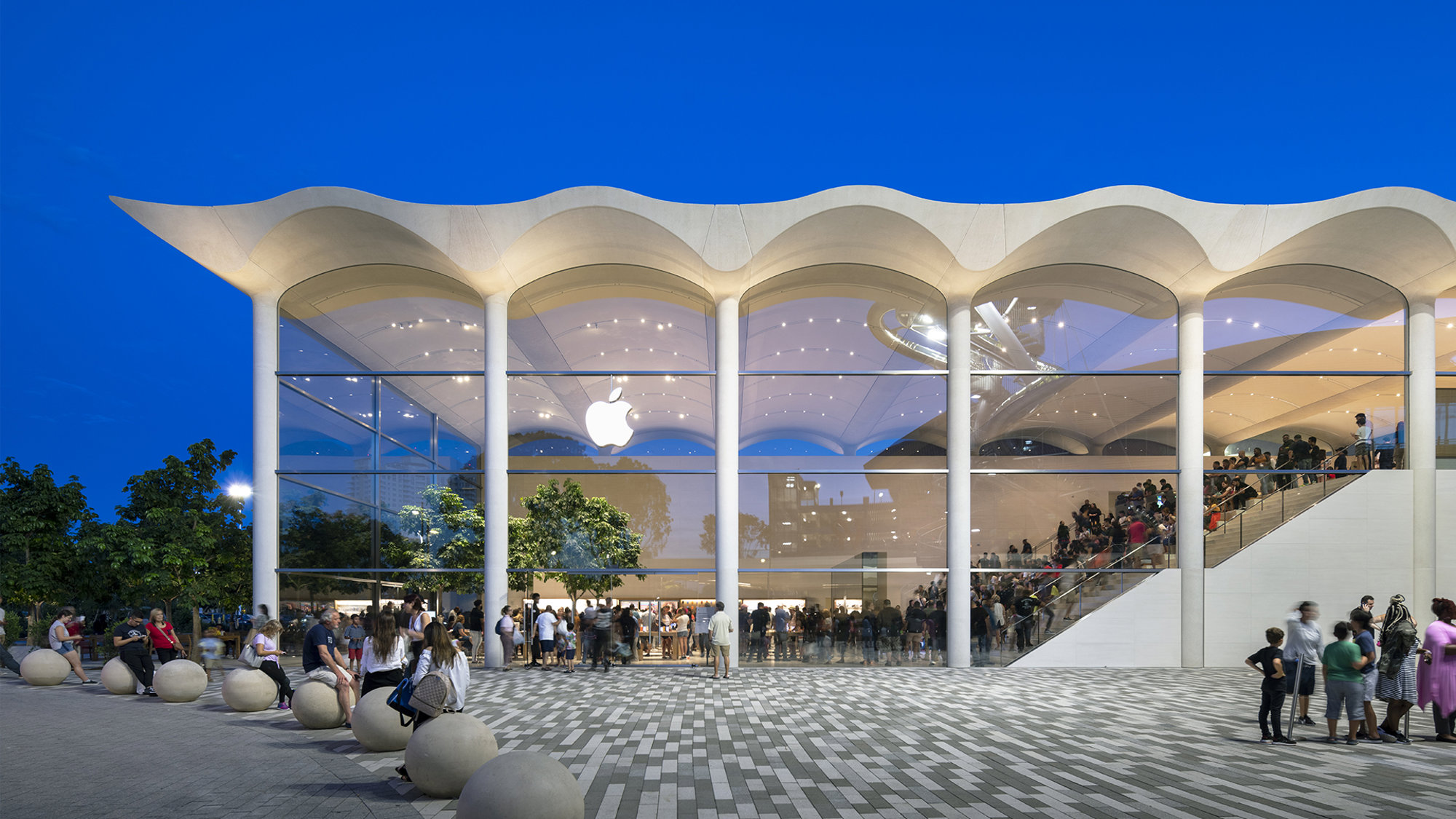 Apple Aventura Creates A New Social Focus For Miami
