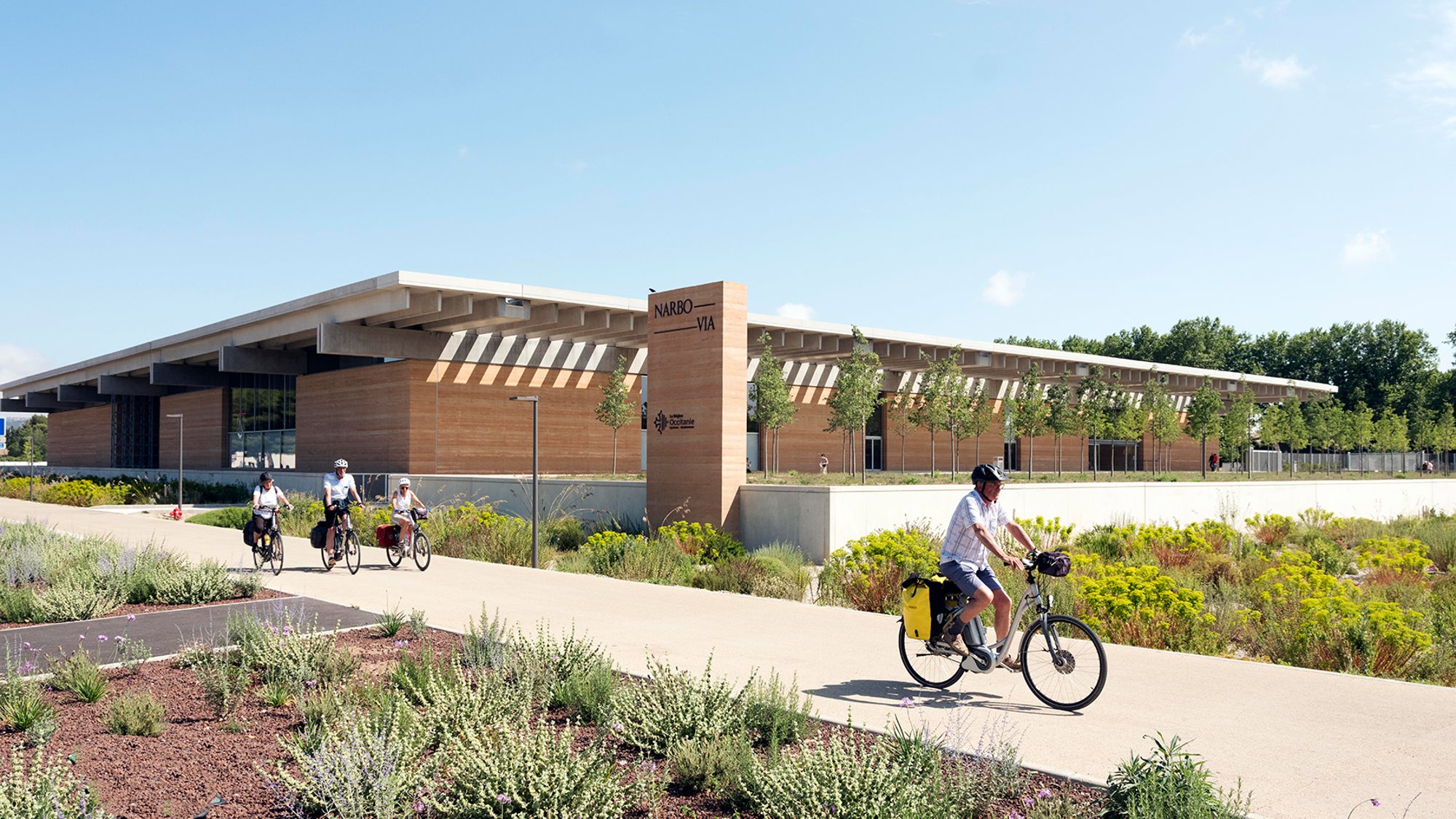 Narbo Via's museum spaces are unified beneath a concrete roof canopy, which provides thermal mass and contributes to a comprehensive environmental strategy.