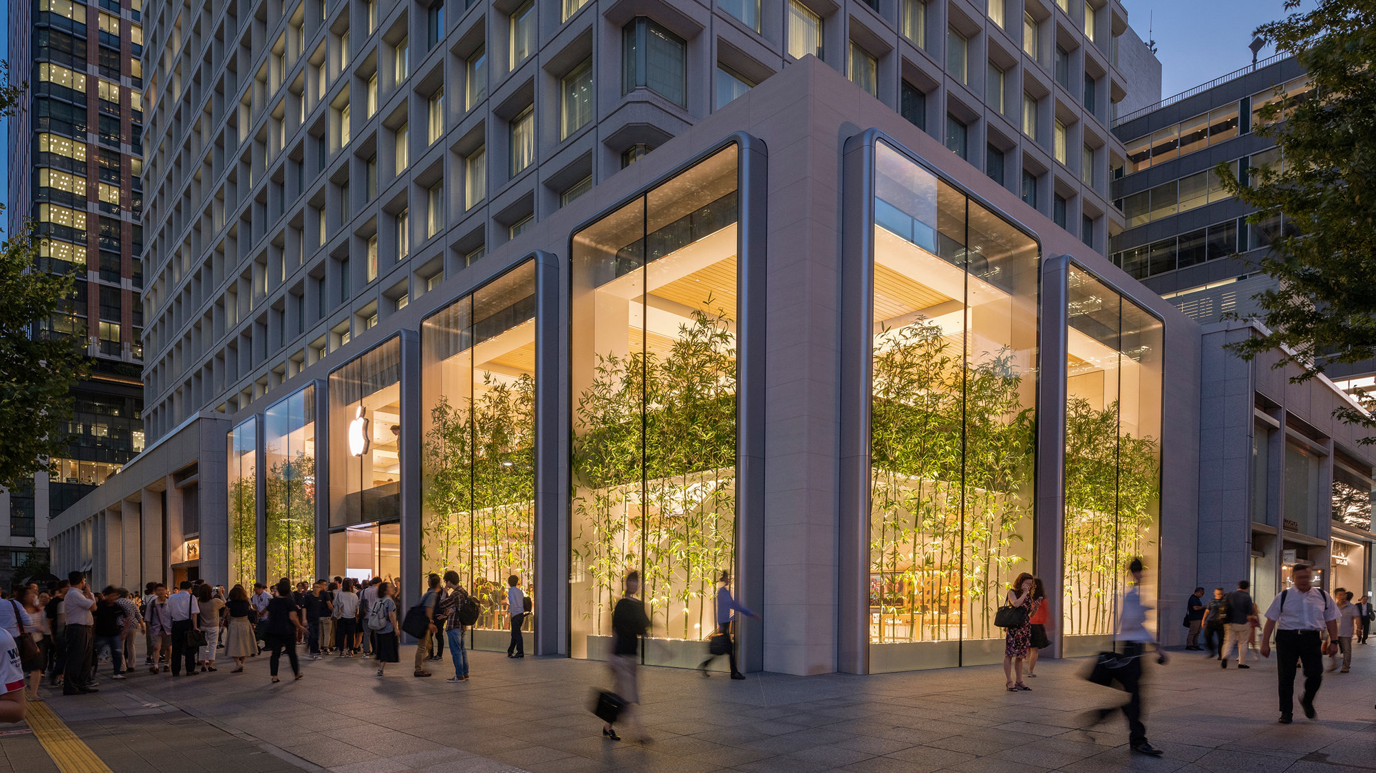 Apple Marunouchi Creates A Restrained Presence In The Heart Of Tokyo
