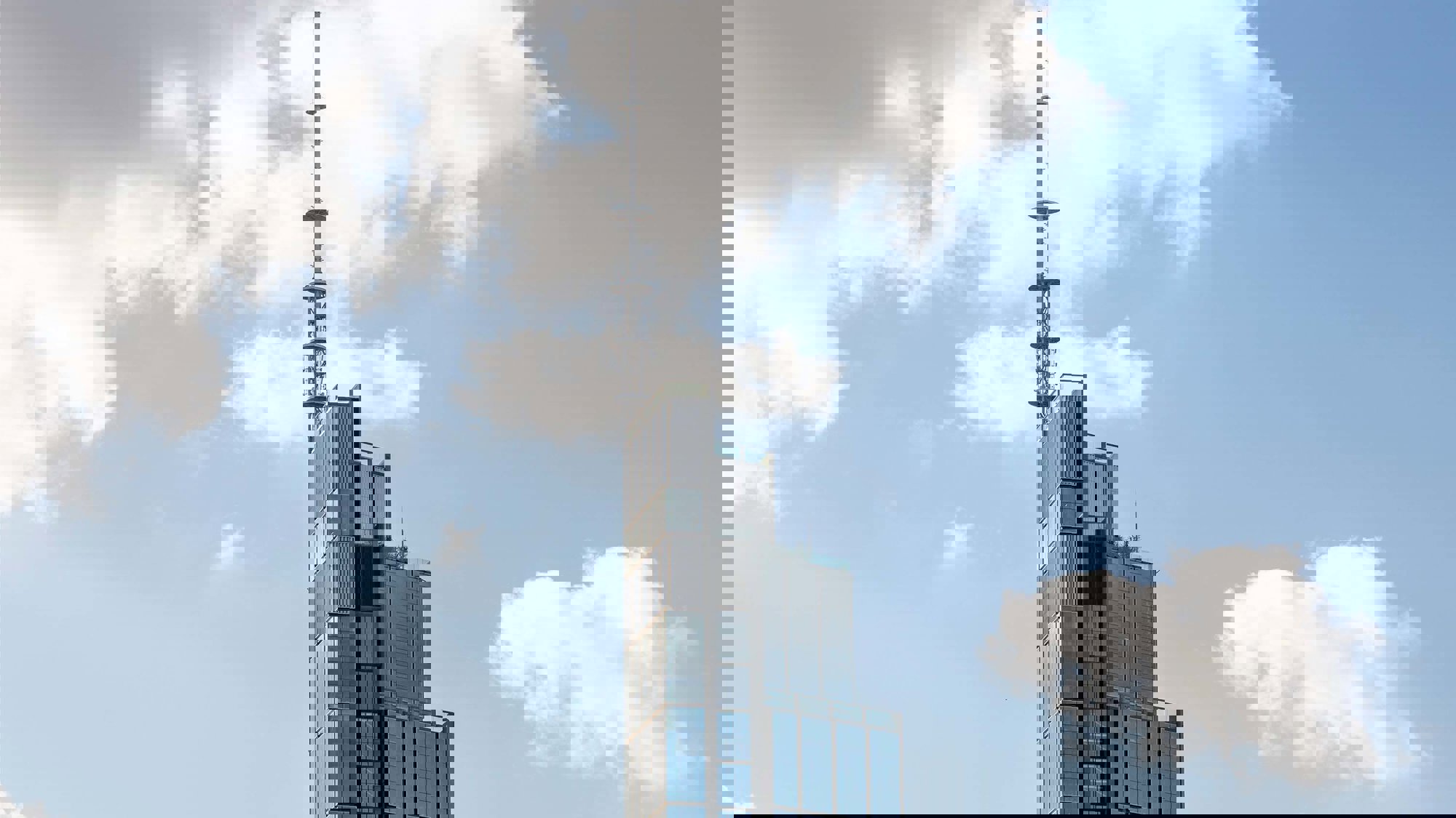 Foster + Partners Completes The Eu’s Tallest Building