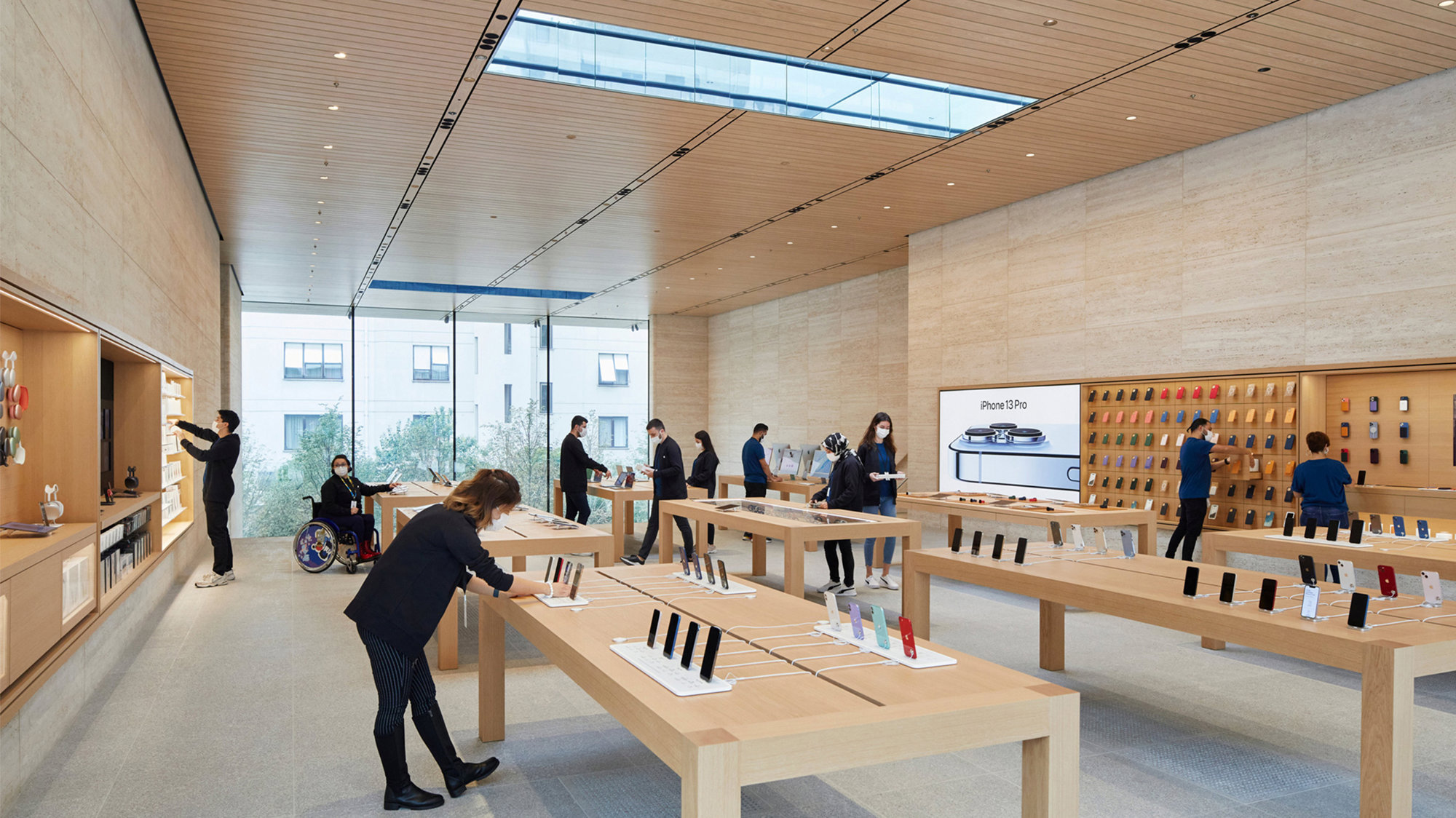 Istanbul’s Apple Bagdat Caddesi Opens