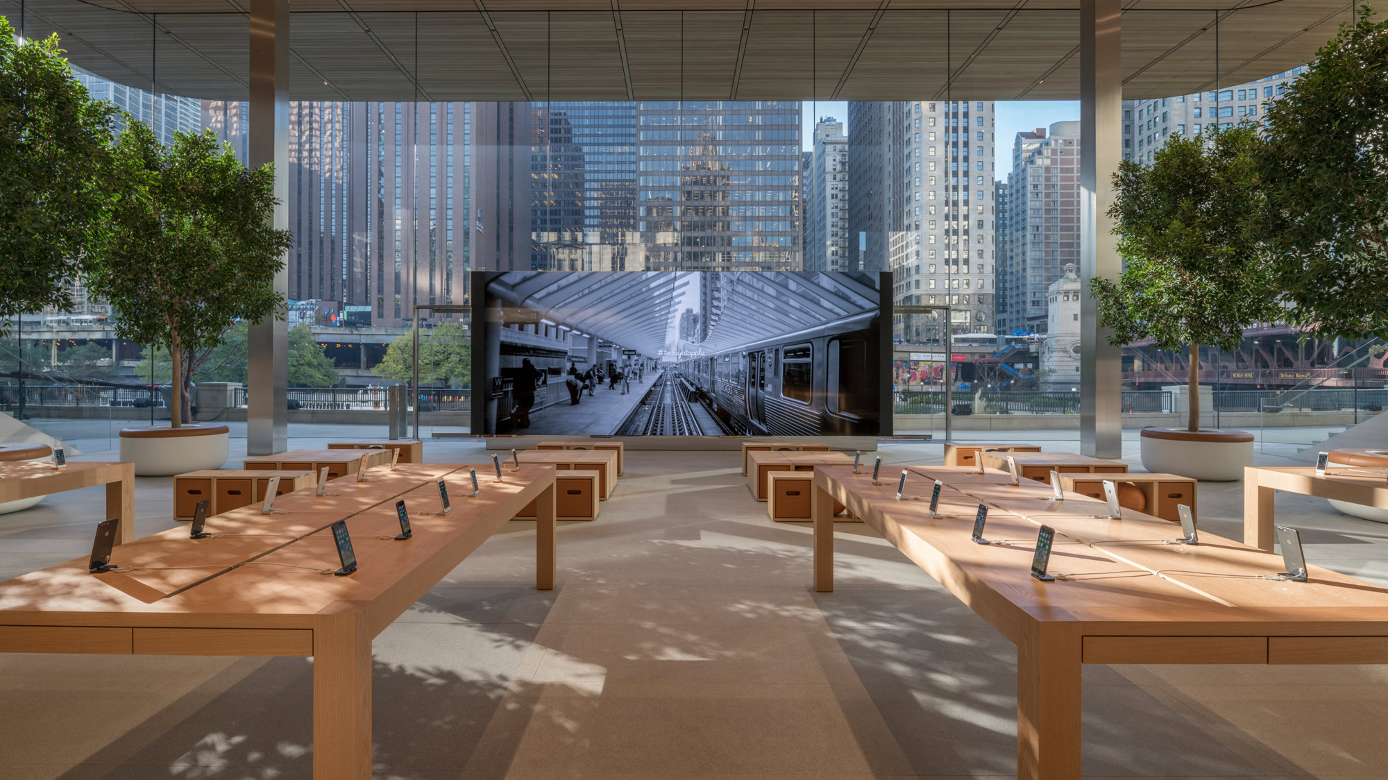Apple Michigan Avenue Reconnects Chicago To Its River