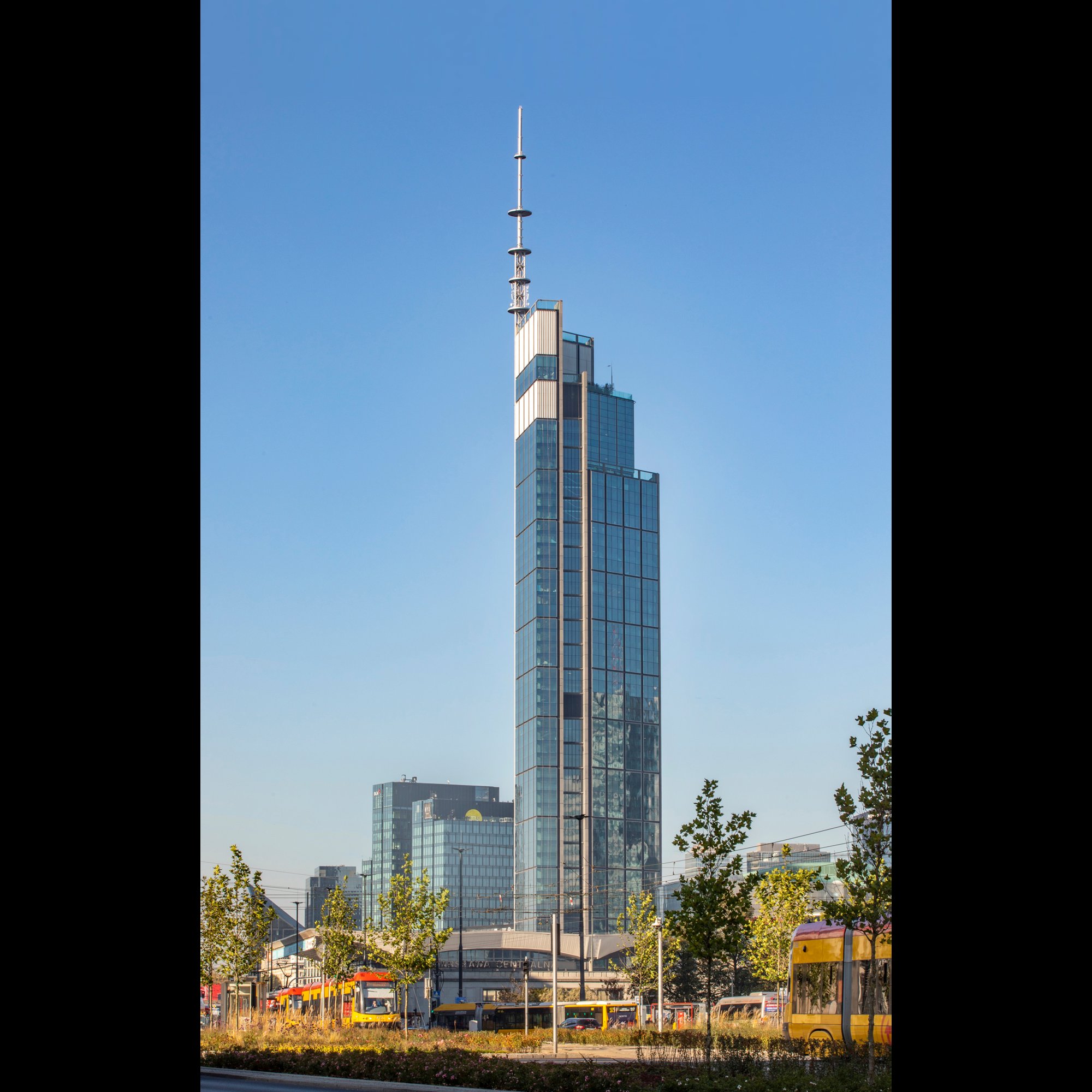 Foster + Partners Completes The Eu’s Tallest Building