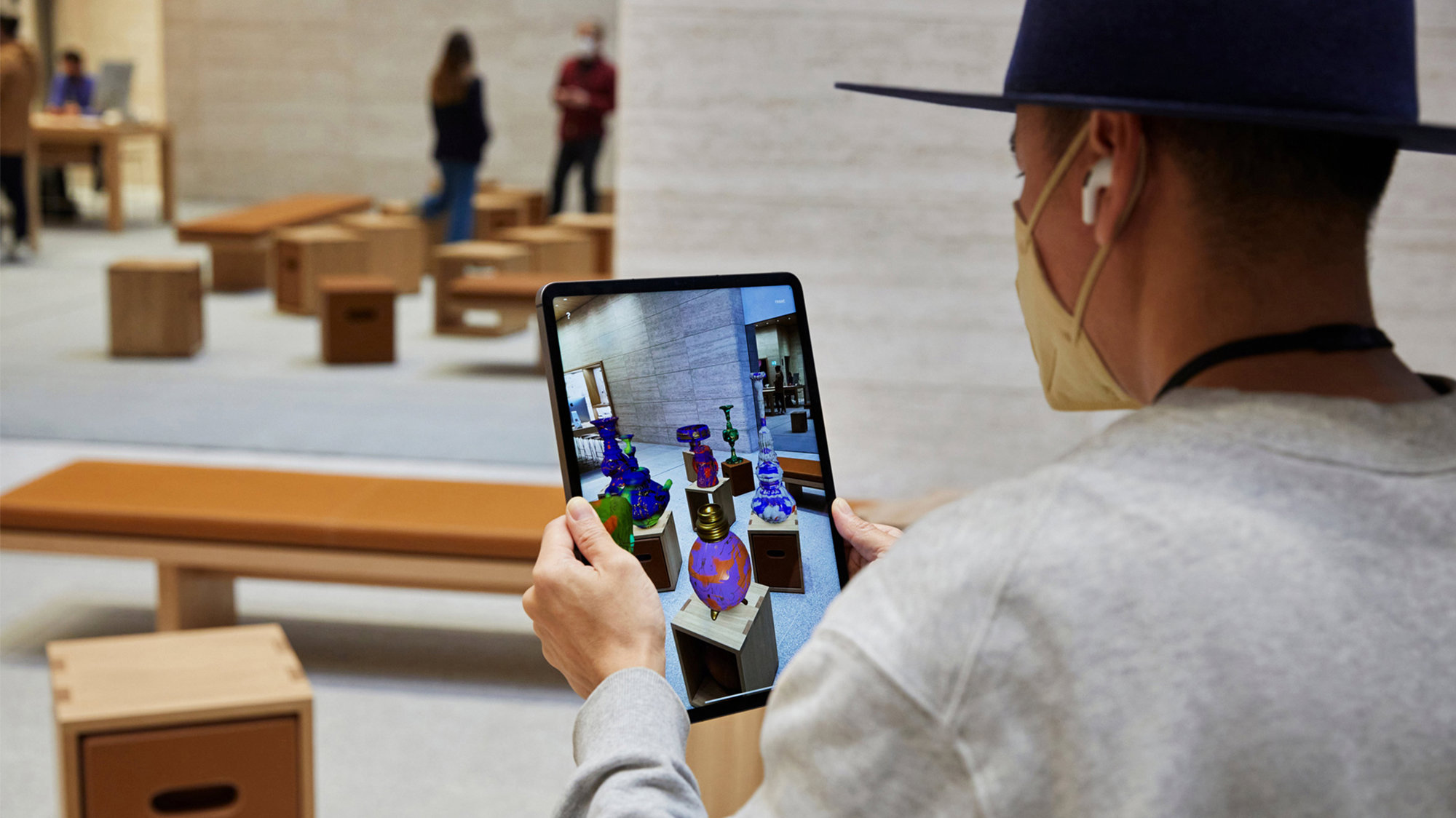 Istanbul’s Apple Bagdat Caddesi Opens