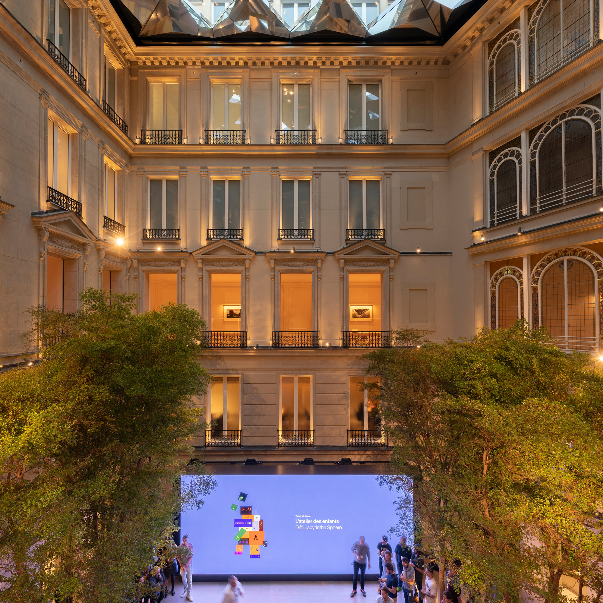 Apple Champs-élysées Pays Tribute To Paris’ Rich History