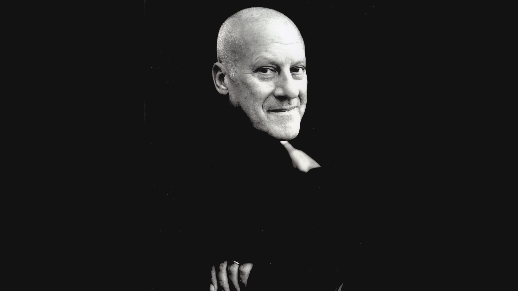 Norman Foster Receives The Louis Kahn Memorial Award