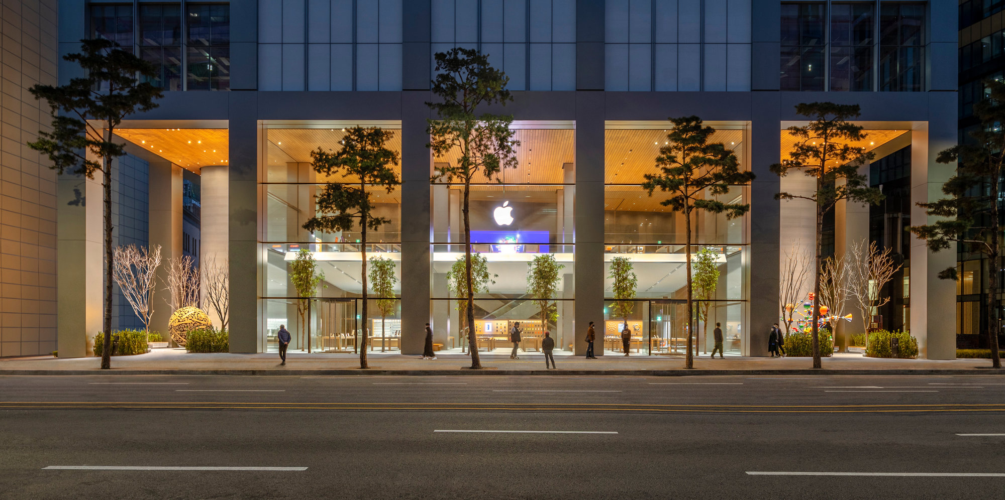 Seoul’s Apple Myeongdong Opens To The Public