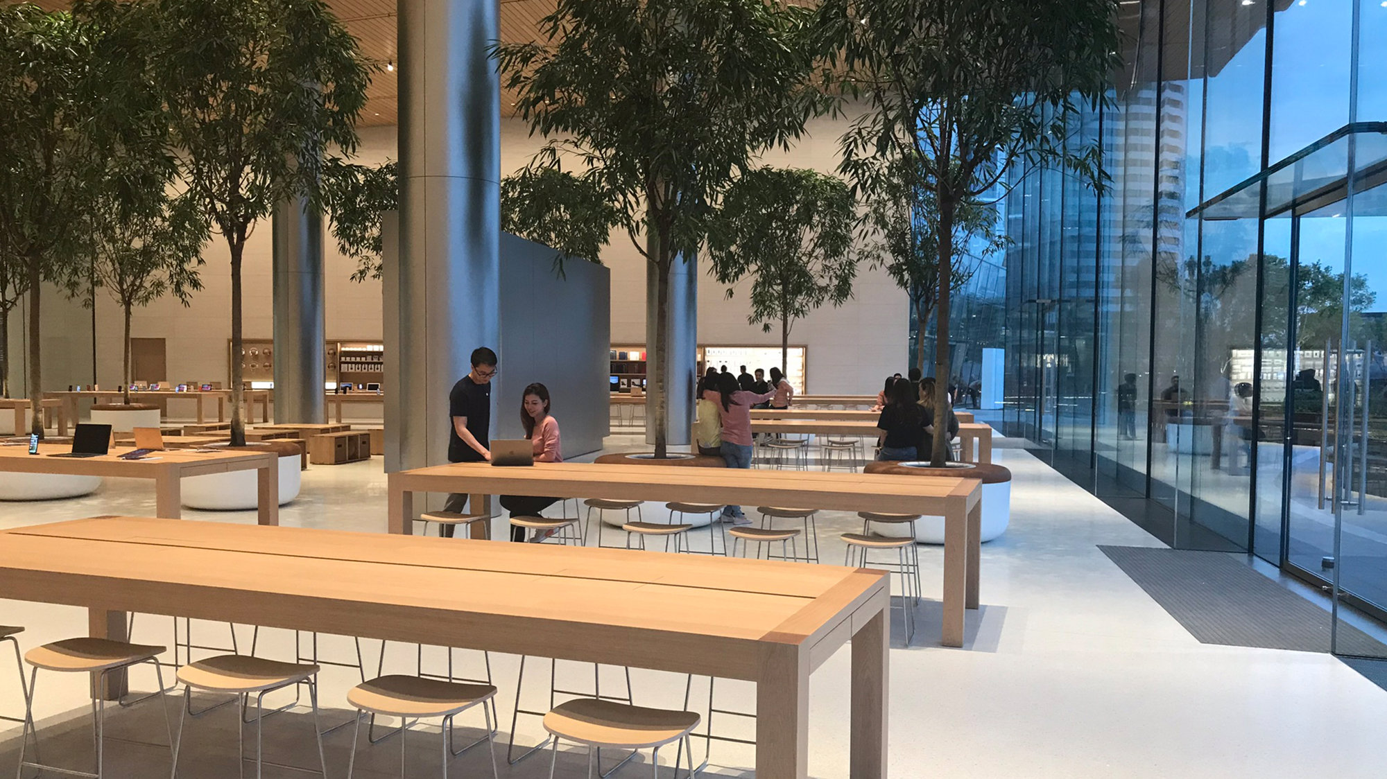 Apple Iconsiam – First Apple Store In Thailand Opens