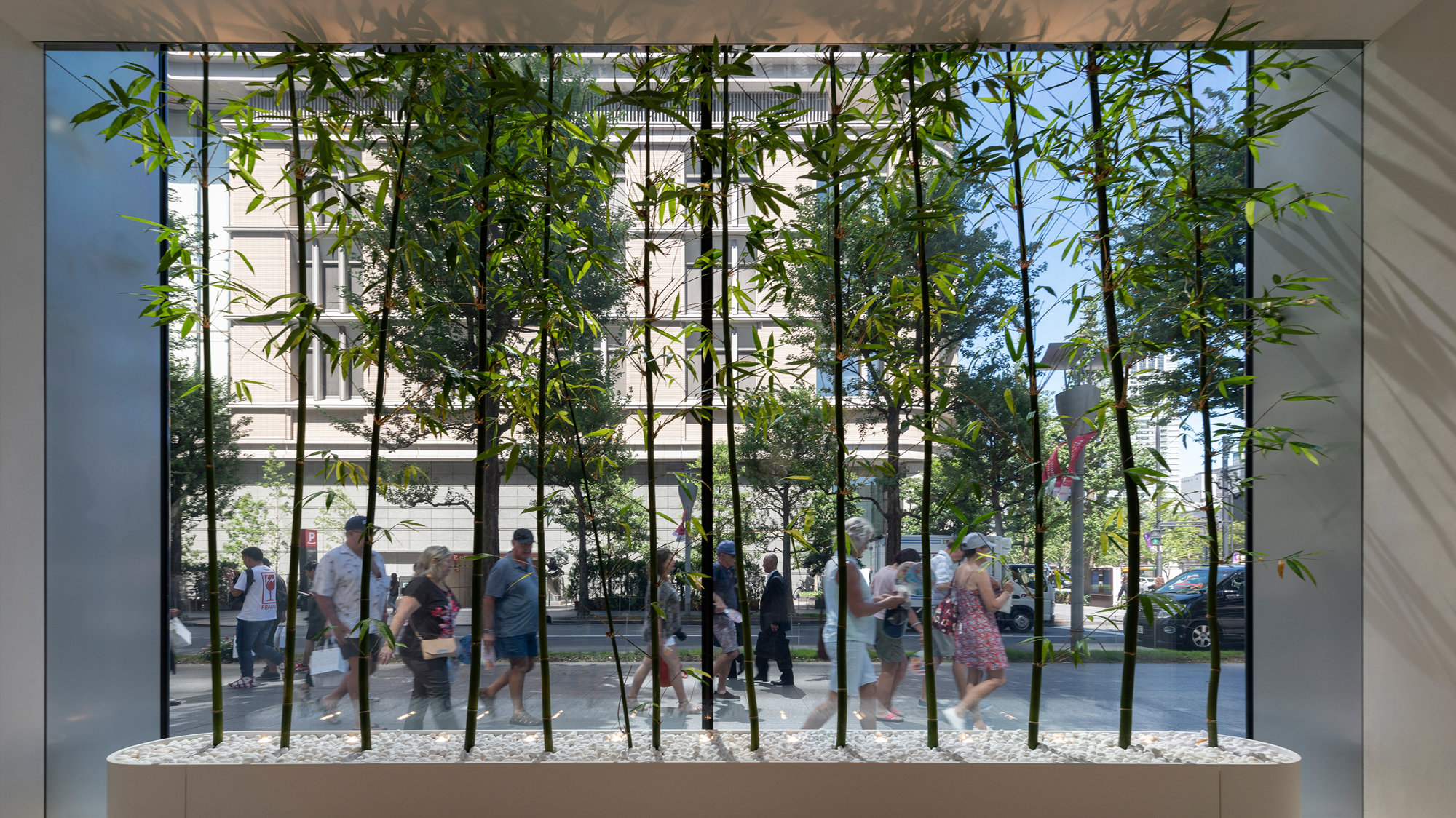 Apple Marunouchi Creates A Restrained Presence In The Heart Of Tokyo